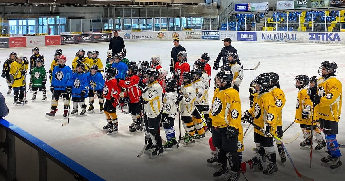 „Eishockey at its best!“ – Pond-Hockey-Turnier begeistert Groß und Klein